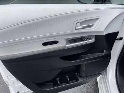 Used 2025 Toyota Sienna XLE image 27