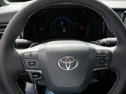 Used 2026 Toyota Camry SE AWD/4WD image 24