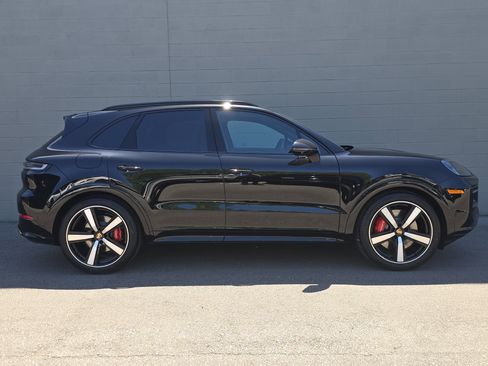 New 2026 Porsche Cayenne GTS AWD/4WD image 8