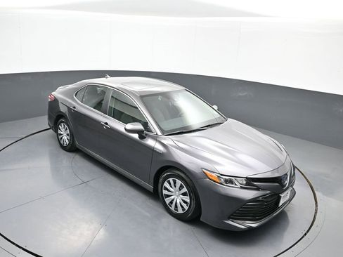 Certified 2019 Toyota Camry LE image 36