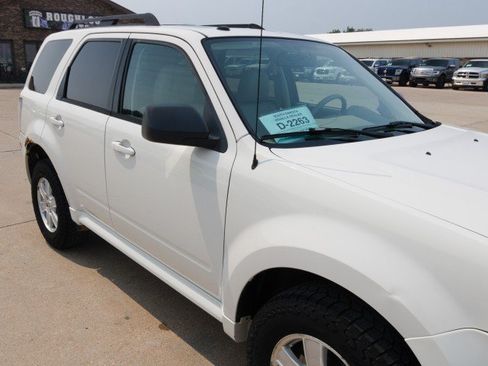 Used 2010 Mercury Mariner 4WD image 10