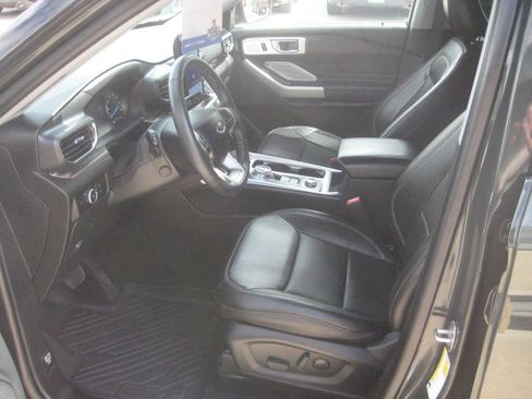 Used 2024 Ford Explorer Limited w/ Limited Technology Package AWD/4WD image 14