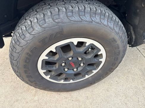 Used 2025 Toyota Tacoma TRD Off-Road AWD/4WD image 11