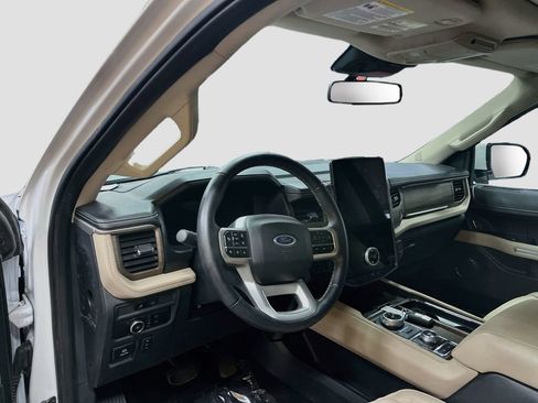 Used 2023 Ford Expedition Limited AWD/4WD image 9