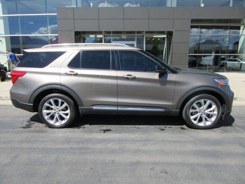 Used 2021 Ford Explorer Platinum w/ Equipment Group 601A AWD/4WD image 12