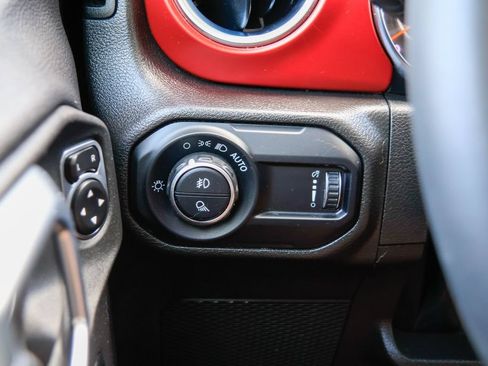 Used 2023 Jeep Gladiator Rubicon w/ Cold Weather Group AWD/4WD image 19