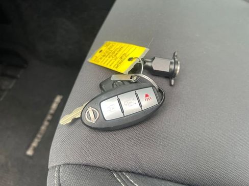 Used 2023 Nissan Frontier SV w/ Tow Package image 29