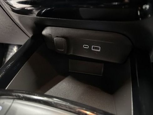 Certified 2025 Chevrolet Trax LT w/ LT Convenience Package image 24