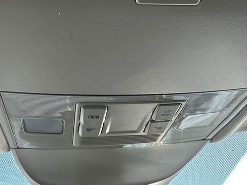 Used 2024 Volkswagen Taos SE image 18