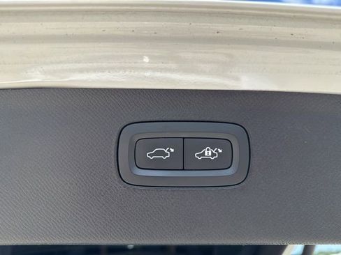 Used 2024 Volvo XC90 B6 Ultimate w/ Protection Package AWD/4WD image 10