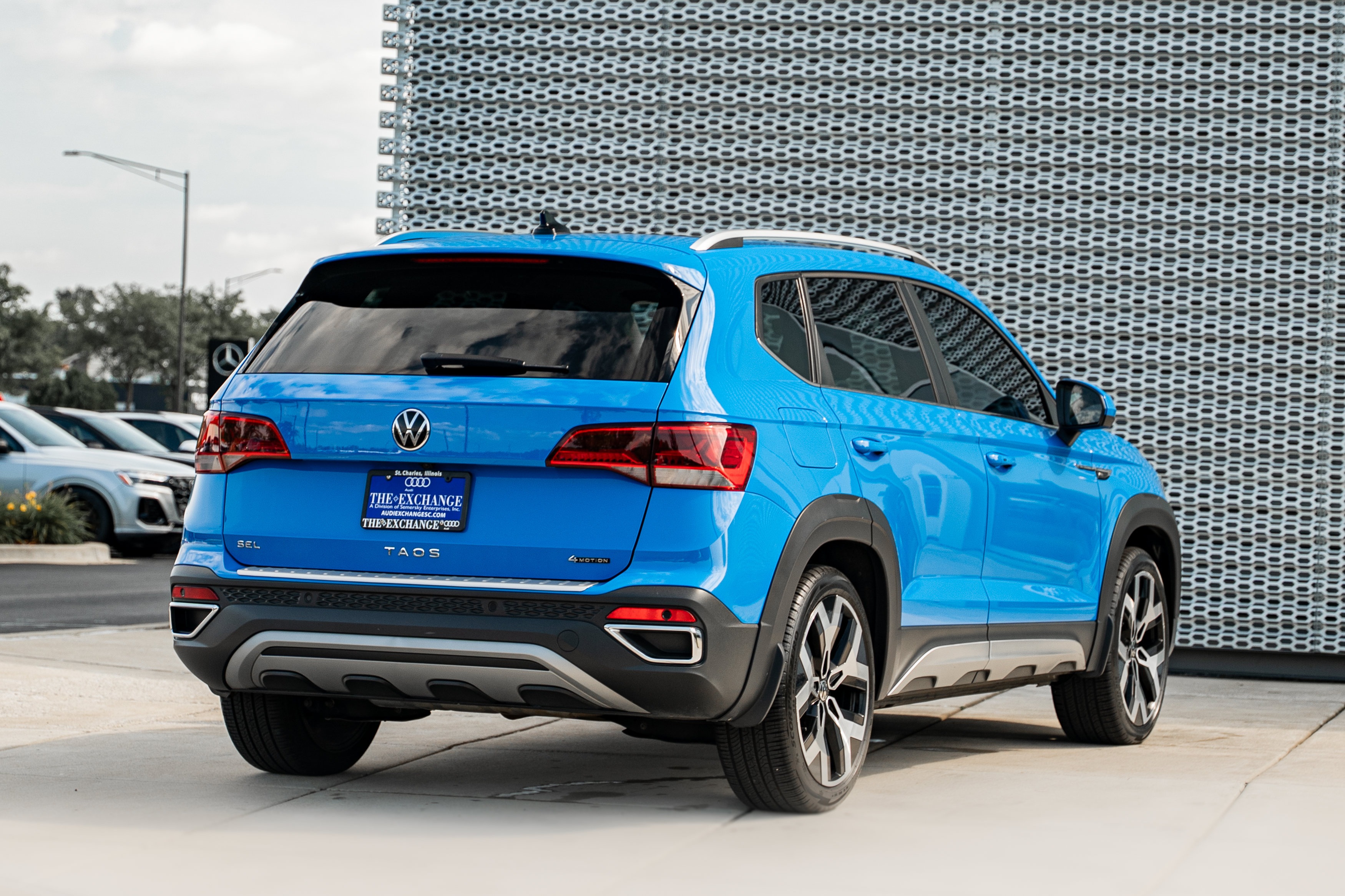 Used 2022 Volkswagen Taos SEL w/ Panoramic Sunroof Package AWD/4WD image 4
