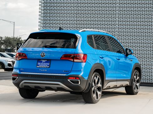 Used 2022 Volkswagen Taos SEL w/ Panoramic Sunroof Package AWD/4WD image 4