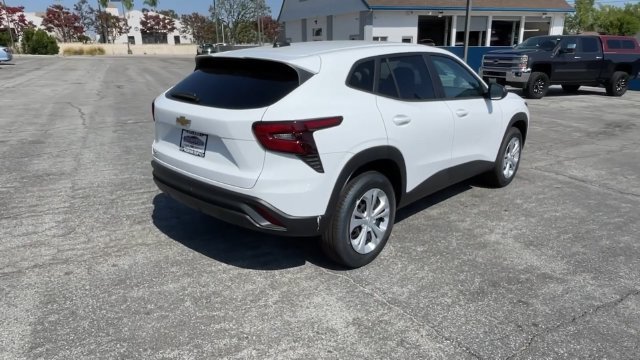 New 2026 Chevrolet Trax LS w/ Driver Confidence Package FWD image 31
