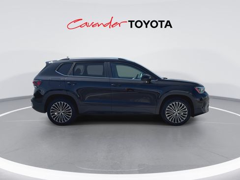 Used 2026 Volkswagen Taos SE FWD image 9