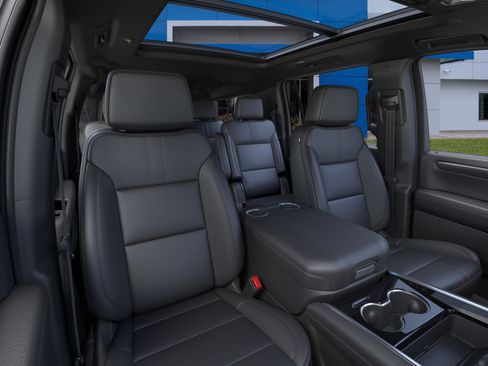 New 2026 Chevrolet Suburban RST w/ RST Capability Package AWD/4WD image 16