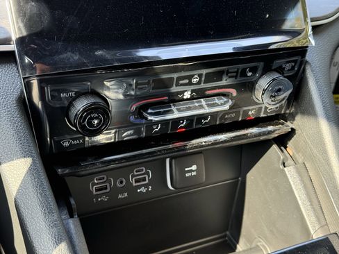 New 2025 Jeep Grand Cherokee Limited w/ Black Appearance Package image 24