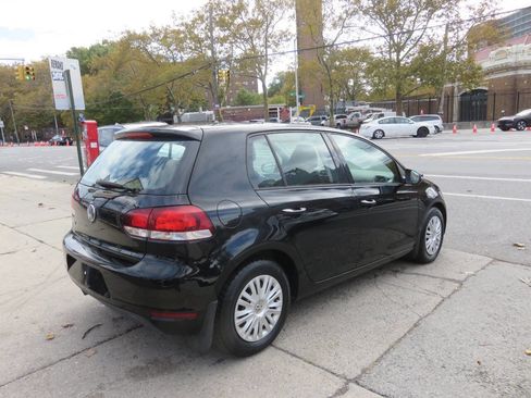 Used 2014 Volkswagen Golf 4-Door image 3