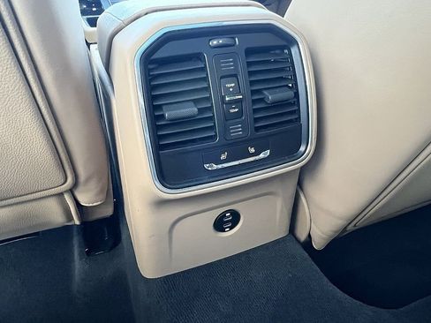 Used 2022 Porsche Macan image 12