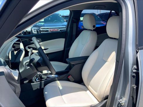 New 2026 Buick Encore GX Preferred w/ Comfort Package AWD/4WD image 9