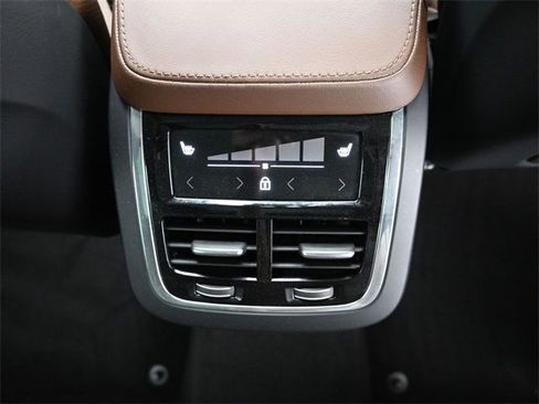 Used 2023 Volvo XC90 B5 Plus image 34