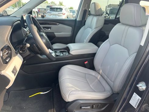 Used 2023 Honda Pilot Touring image 17