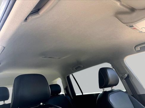 Used 2023 Volkswagen Tiguan SE AWD/4WD image 29