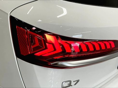 Used 2022 Audi Q7 Premium Plus image 31