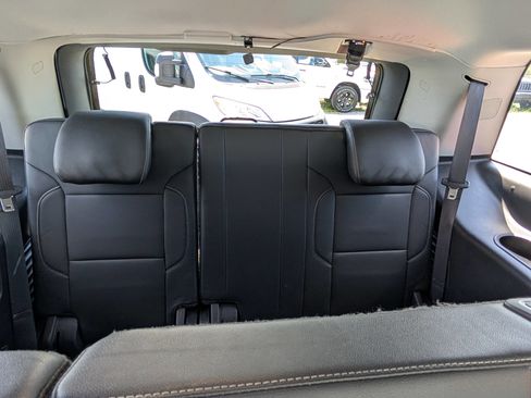 Used 2019 Chevrolet Tahoe LT w/ LT Signature Package AWD/4WD image 11