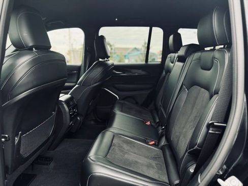 Used 2022 Jeep Grand Cherokee Altitude image 18