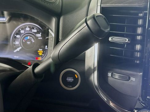 New 2025 RAM 2500 Laramie AWD/4WD image 12