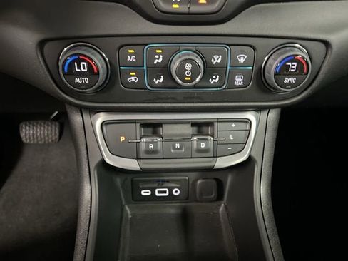 Certified 2024 GMC Terrain SLT w/ Elevation Edition AWD/4WD image 17