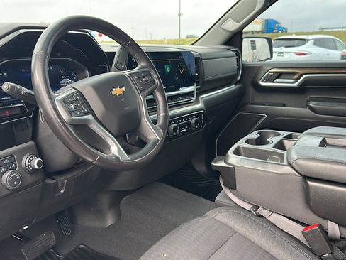 Used 2022 Chevrolet Silverado 1500 LT image 12
