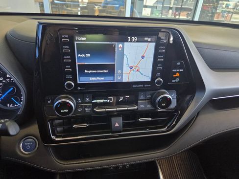 Used 2020 Toyota Highlander XLE AWD/4WD image 45