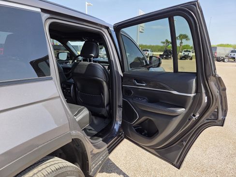 New 2026 Jeep Grand Cherokee Limited RWD image 16