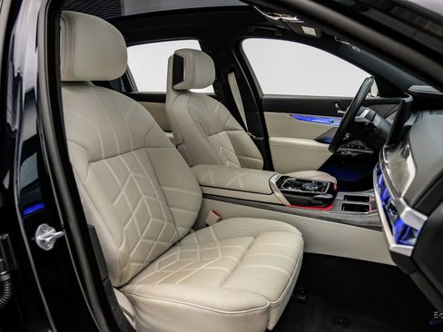 Used 2025 BMW i7 xDrive60 AWD/4WD image 49