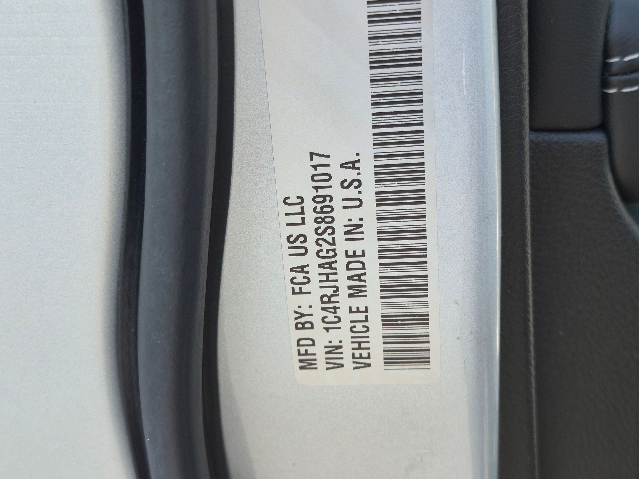 Used 2025 Jeep Grand Cherokee Altitude AWD/4WD image 25