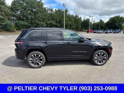 Used 2023 Jeep Grand Cherokee Overland w/ Luxury Tech Group IV AWD/4WD image 8