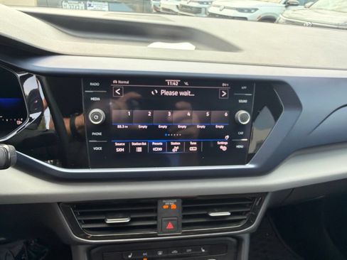 Certified 2022 Volkswagen Taos SE AWD/4WD image 18