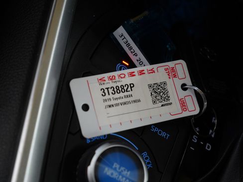 Used 2019 Toyota RAV4 Limited w/ Advanced Technology Package image 28