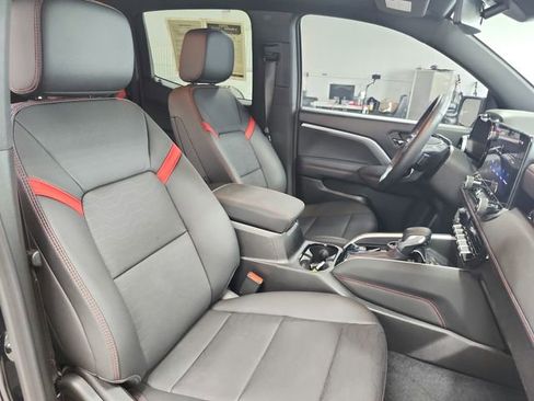 Used 2025 Chevrolet Colorado Z71 w/ Technology Package image 44