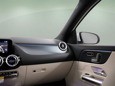 Used 2025 Mercedes-Benz GLA 250 image 33