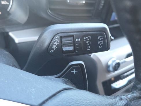 Used 2020 Ford Explorer XLT image 33