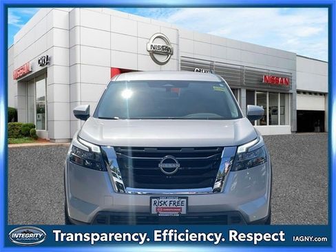 Certified 2024 Nissan Pathfinder SV image 2