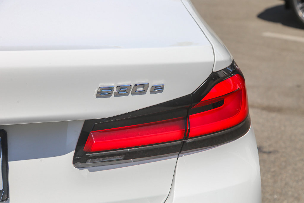 Certified 2023 BMW 530e w/ Convenience Package RWD image 7