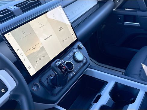 New 2026 Land Rover Defender 110 X-Dynamic SE image 27