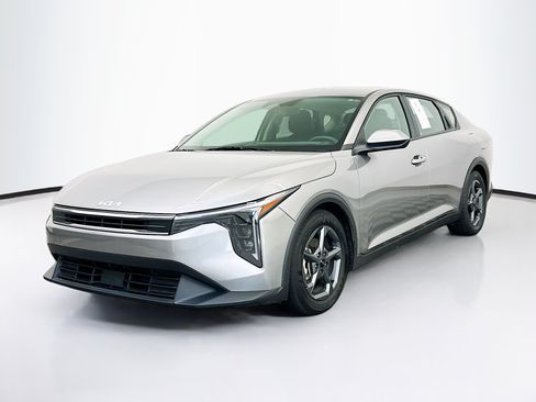 Used 2025 Kia K4 FWD image 3
