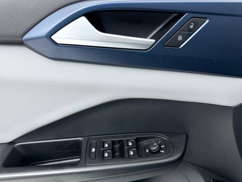 Used 2023 Volkswagen Taos SE image 27