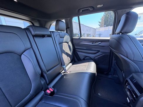 Used 2024 Jeep Grand Cherokee Altitude image 22