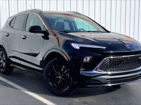 Used 2024 Buick Encore GX Sport Touring w/ Comfort Package image 2