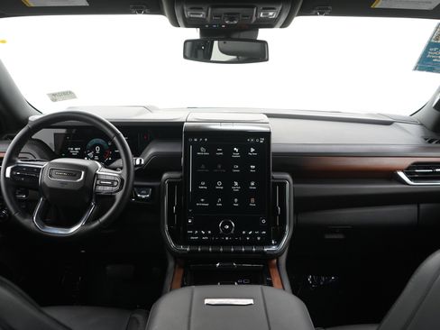 Used 2025 GMC Yukon XL Denali AWD/4WD image 14